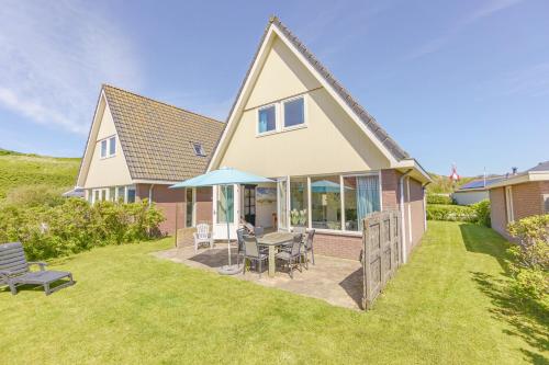 3 bedrooms, 7 beds