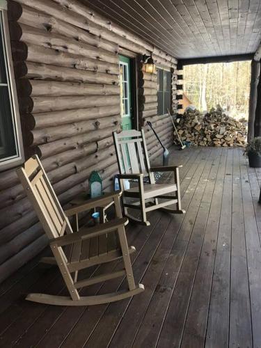 Log cabin w/stone fireplace near Ski mountains! - Sandisfield