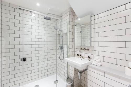 Urban Chic - Rathbone - image 5