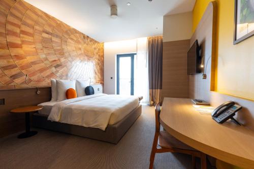 SUN & MOON, Riverside Hotel Room Type - Deluxe King Bed with Balcony