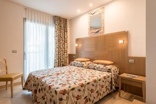 Double or Twin Room image 10