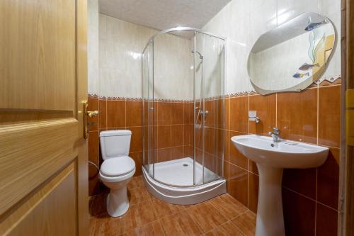 Double Room with Balcony image 2