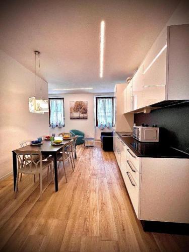 One-Bedroom Apartment image 9