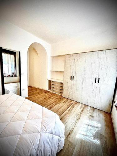 One-Bedroom Apartment image 3