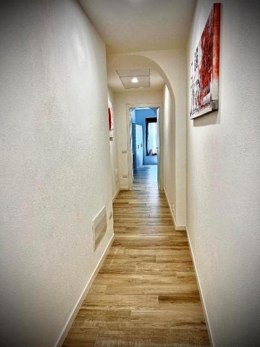 One-Bedroom Apartment image 2