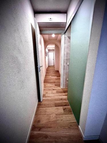 One-Bedroom Apartment image 1