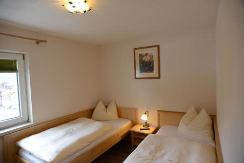 2 bedrooms, 3 beds