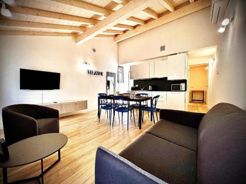 One-Bedroom Apartment image 9