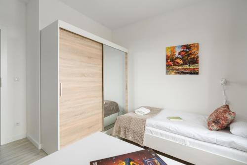 Apartment Poznan Grunwald by Renters - image 4