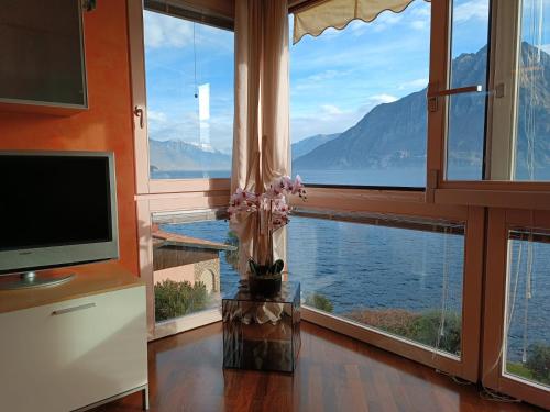 Patty ZU - Lakeside apartment in Riva di Solto
