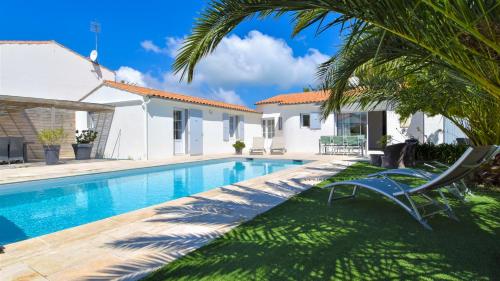 Superbe villa avec piscine chauffée à proximité de la plage - Location, gîte - Rivedoux-Plage