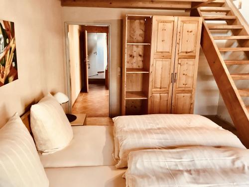 2 queen beds, 2 sofa beds