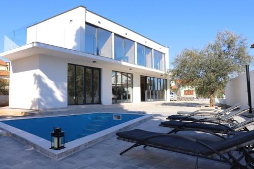 KRK, VILLA WITH POOL 8p