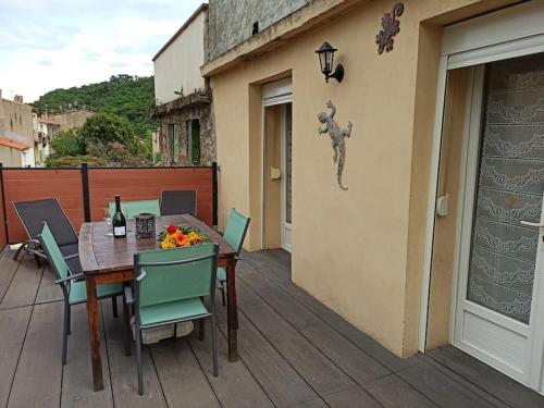 Балкон/тераса, Well equipped apartment, large terrace, BBQ & WIFI in Ria-Sirach