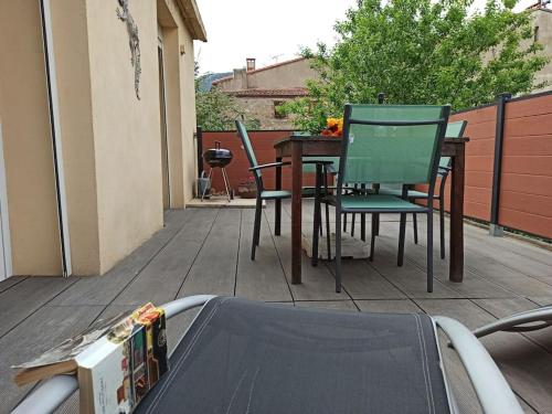 Well equipped apartment, large terrace, BBQ & WIFI in Ria-Sirach