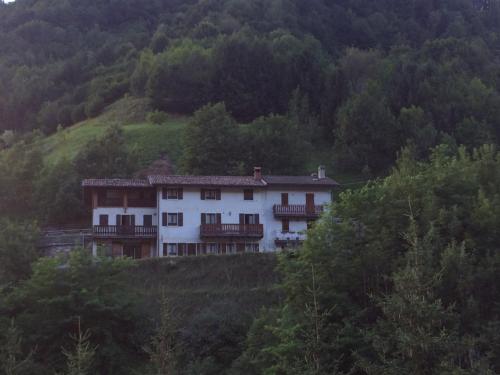 Exterior view, Casa Alpina in Collio