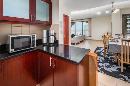 Lovely 2-bed condo in JBR - 5 mins from beach - Palm View!, Dubaj (fotografie 6)