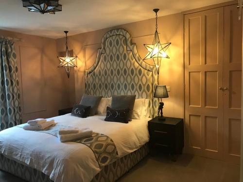 Superior King Room image 10