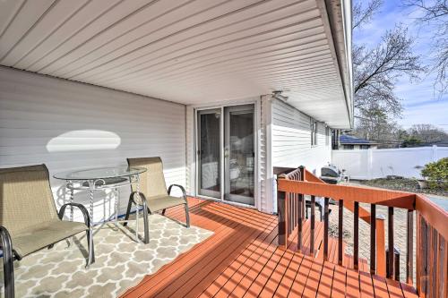 Quiet Commack Cottage with Pool, 8 Mi to Beach! in Commack, USA