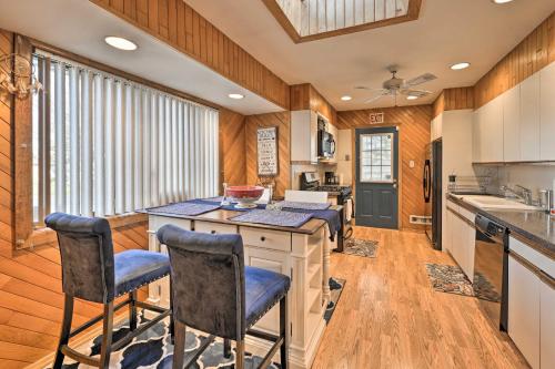 Quiet Commack Cottage with Pool, 8 Mi to Beach! in Commack, USA