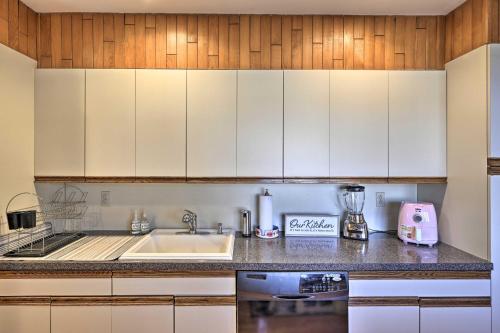 Quiet Commack Cottage with Pool, 8 Mi to Beach! in Commack, USA
