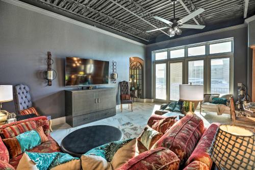 . Regal River Retreat in the Heart of Yankton!