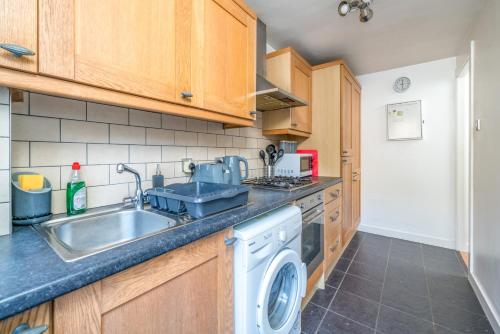 Crawley 1-Bedroom Pet Friendly Apartment