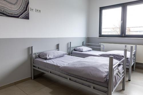 BOARDINGHOUSE KAYSER Günstige Monteursunterkunft, Monteurwohnung in Hanau bei Frankfurt am Main und Aschaffenburg, KOSTENFREIE PARKPLÄTZE! in Hanau am Main, Deutschland