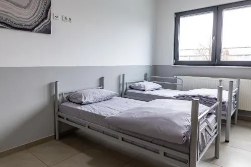 BOARDINGHOUSE KAYSER Günstige Monteursunterkunft, Monteurwohnung in Hanau bei Frankfurt am Main und Aschaffenburg, KOSTENFREIE PARKPLÄTZE! in Hanau am Main, Deutschland
