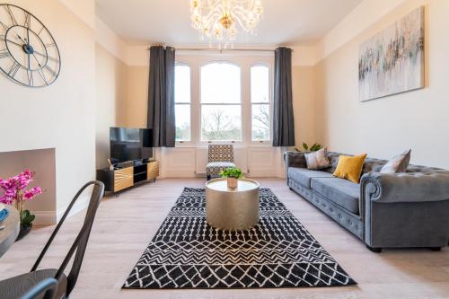 Stylish maisonette in town centre close to beach Room Type - Maisonette