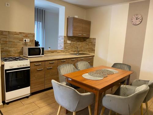 Riviera Apartmanok in 阿巴德薩洛克