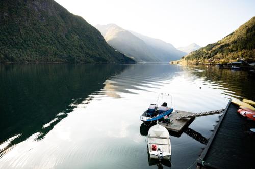 Fjærland Fjordstove Hotell - Huseby Hotelldrift AS - image 2