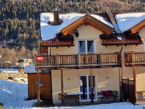 Lovely holiday home within walking distance of the ski slope and a subtropical swimming pool