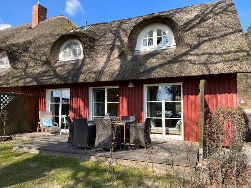2 bedrooms, 4 beds