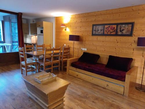 Brides-les-Bains : Appartement 3 Pièces, Parking, Animaux Acceptés, Wifi