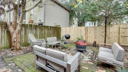 Comfortable Escape in Historic Downtown Savannah - image 10