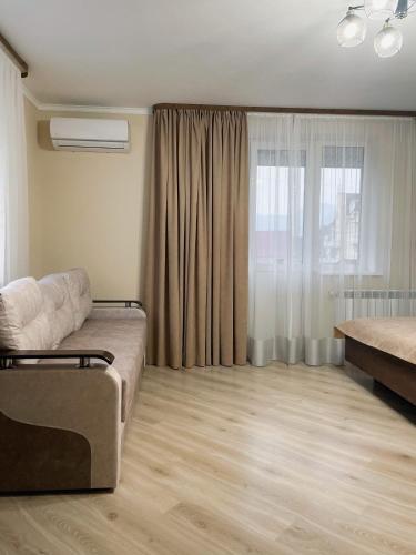 1 queen bed, 1 sofa bed