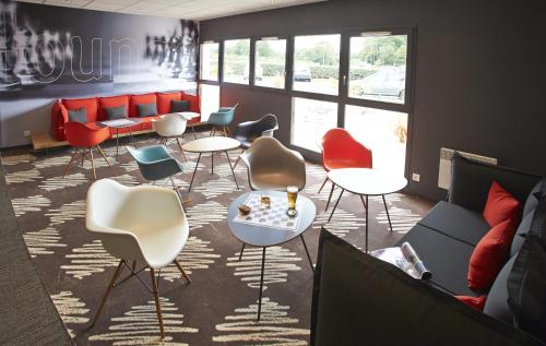 酒吧/高級酒吧, 歐萊宜必思酒店 (ibis Auray) in 歐賴