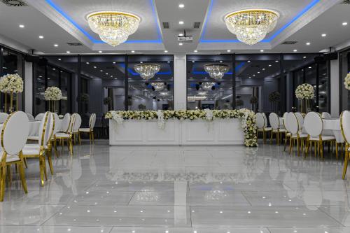 ห้องจัดเลี้ยง, S Club Resort Hotel Aqua Park and Spa in ยาโคโว