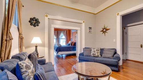 Elegant 2 bed directly on Forsyth Park Savannah