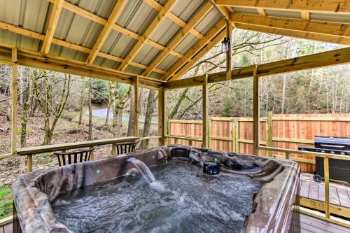 Just Fur Relaxin Sevierville Cabin with Hot Tub!