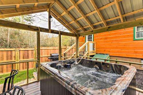 Just Fur Relaxin Sevierville Cabin with Hot Tub!