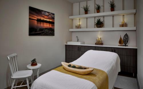 The Hotel Landing - image 12