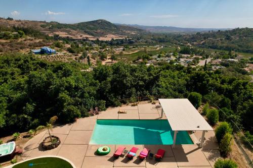 Hilltop Villa, Pool, Hot tub, Views, Avocado Grove