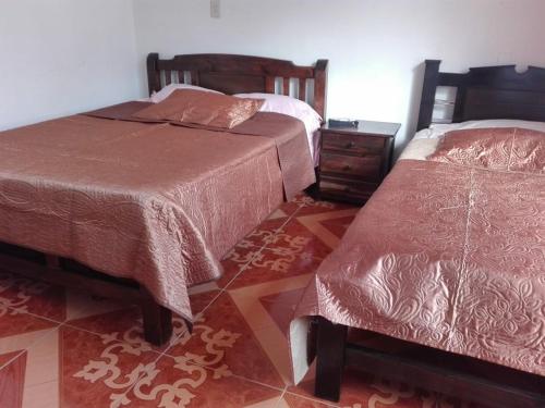 1 double bed, 1 twin bed