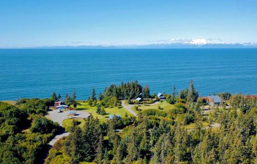 Lost Anchor Cabins - Ocean-view cabins on the bluff