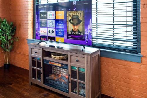 Centric Modern Loft w/ King Beds & Smart GameTable in Rochester, USA