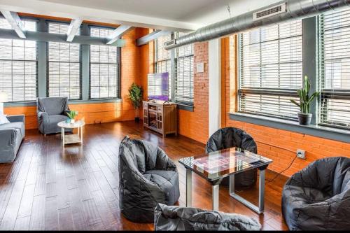 Centric Modern Loft w/ King Beds & Smart GameTable near ท้องฟ้าจำลอง สตราเซนเบิร์ก