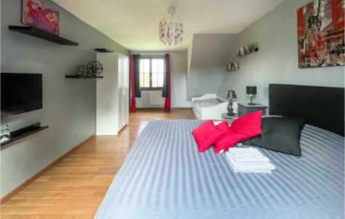 5 Bedroom Awesome Home In Bray-ls-mareuil