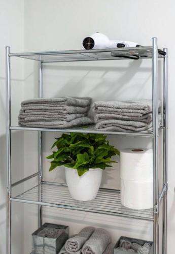 Centric NY Style Loft w/King bed near Strasenburgh Planetarium